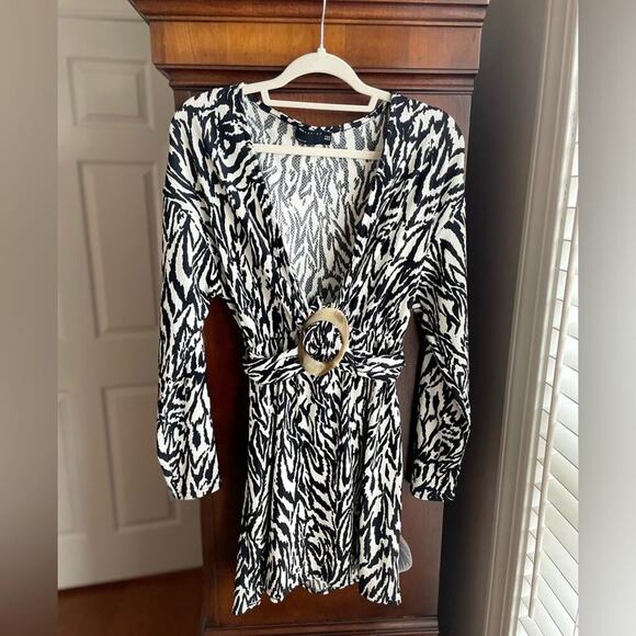 ✨ASOS DESIGN✨ Textured Zebra Print Mini Dress - Picture 4 of 10